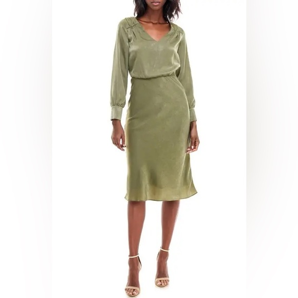 Socialite Dresses & Skirts - Socialite Olive Long Sleeve Dress